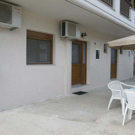 Daniela Apartments ネア・ローダ エクステリア 写真