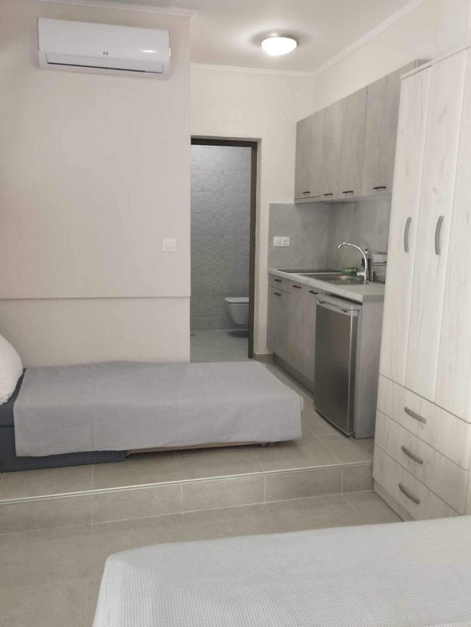 Daniela Apartments ネア・ローダ エクステリア 写真