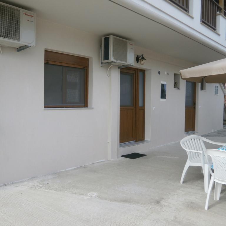 Daniela Apartments ネア・ローダ エクステリア 写真