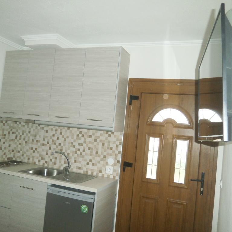 Daniela Apartments ネア・ローダ エクステリア 写真